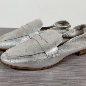 Vince Camuto Macinda Penny Loafer, Silver Leather, Womens Size 7 M / 37.5